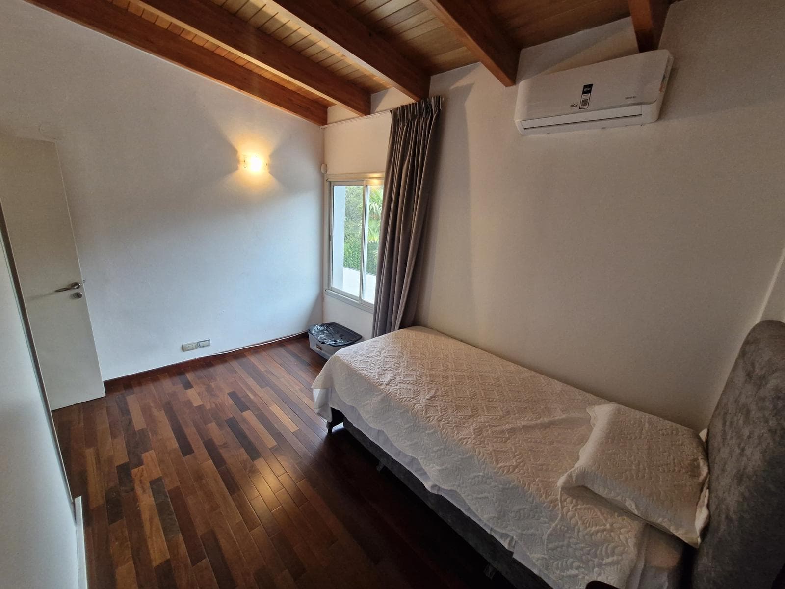 LOMAS DE LA CAROLINA - HOUSE FOR SALE - 391 M2 INDOOR AREA / 1,500 TERR