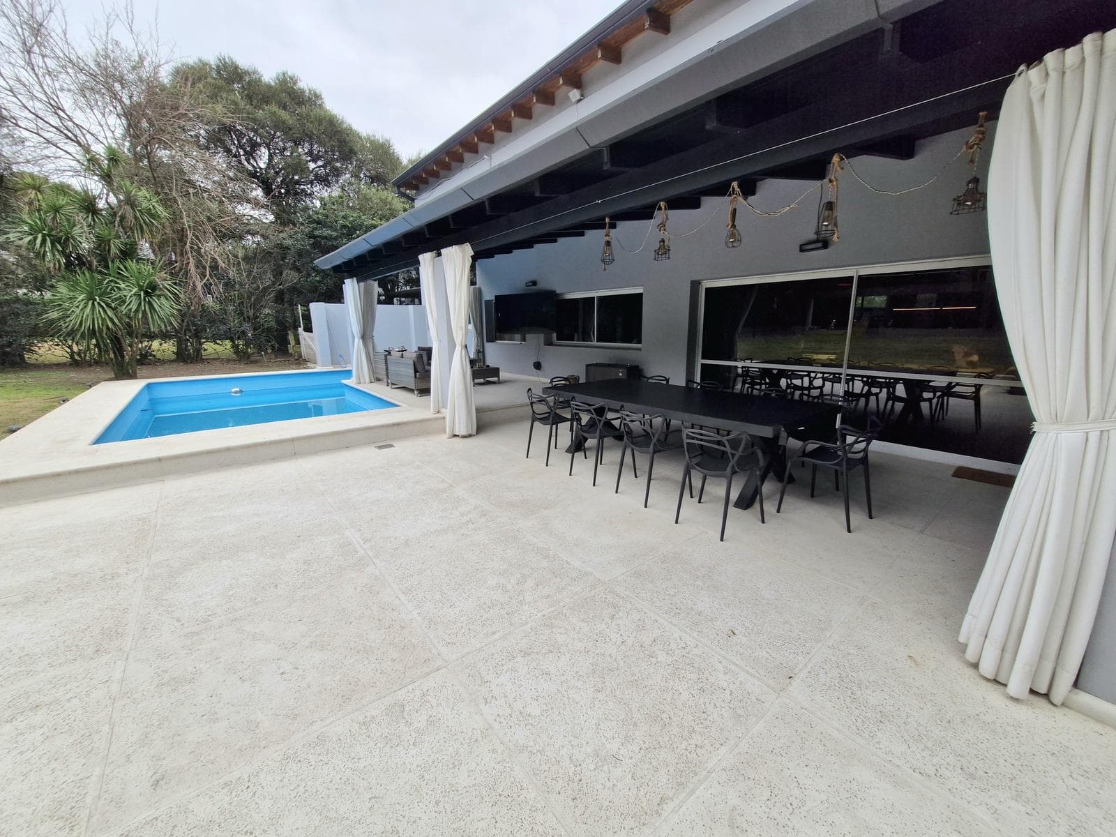 LOMAS DE LA CAROLINA - HOUSE FOR SALE - 391 M2 INDOOR AREA / 1,500 TERR