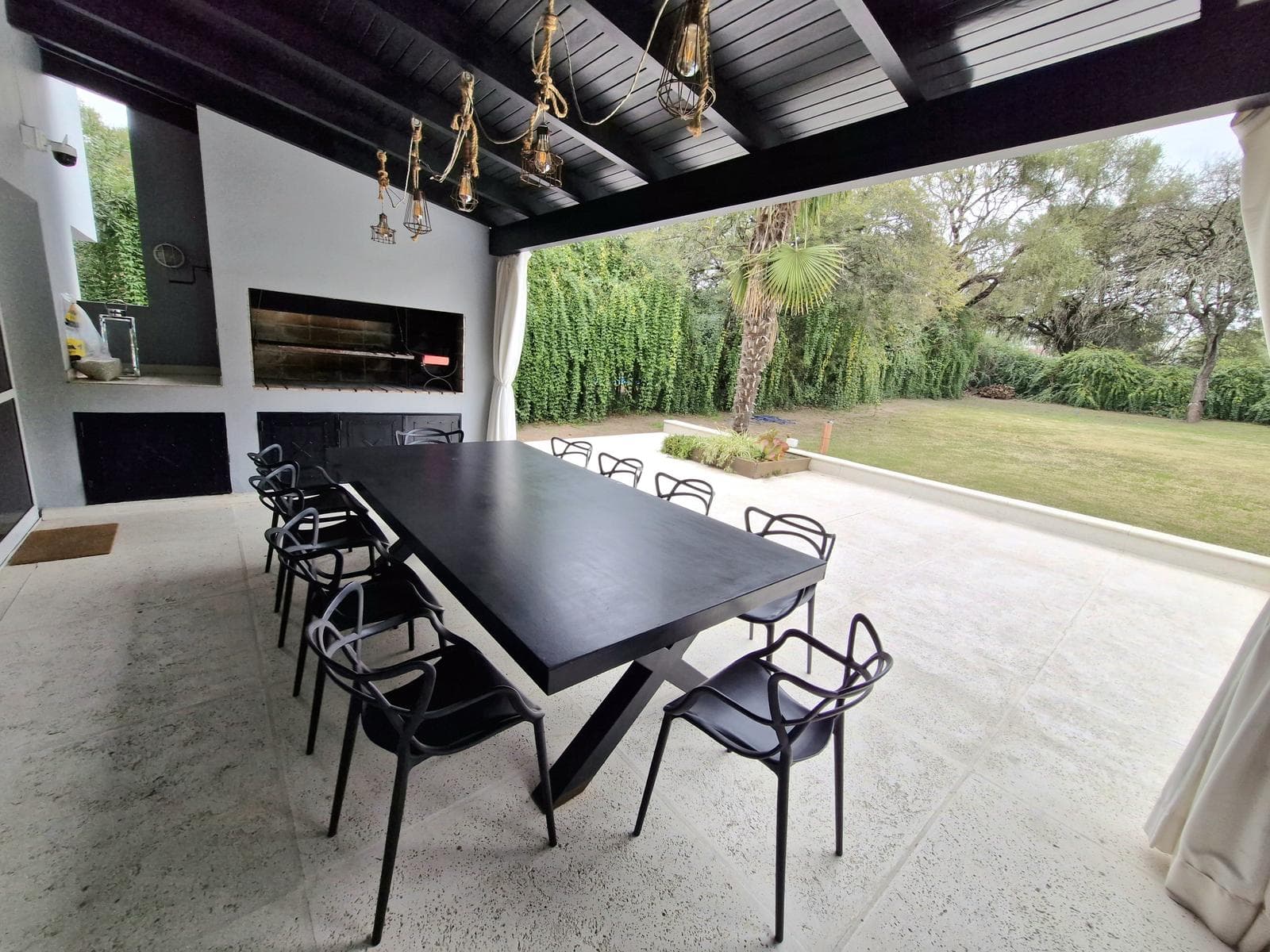 LOMAS DE LA CAROLINA - HOUSE FOR SALE - 391 M2 INDOOR AREA / 1,500 TERR