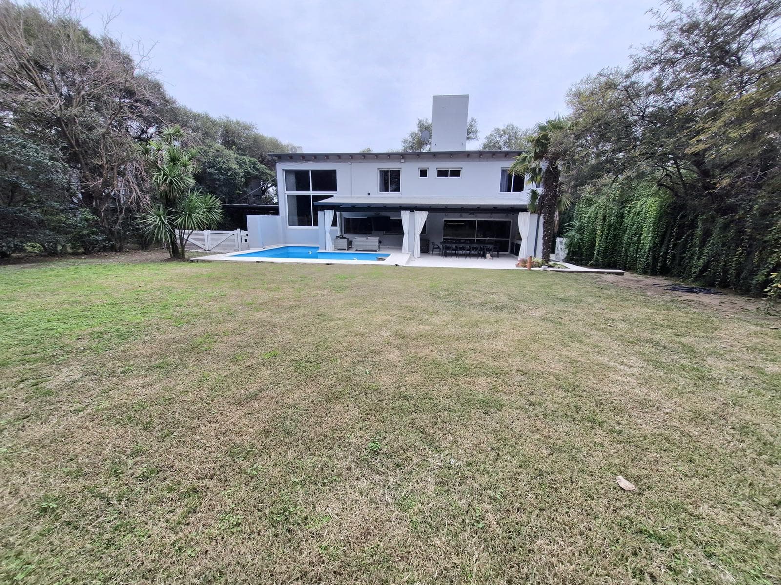 LOMAS DE LA CAROLINA - HOUSE FOR SALE - 391 M2 INDOOR AREA / 1,500 TERR
