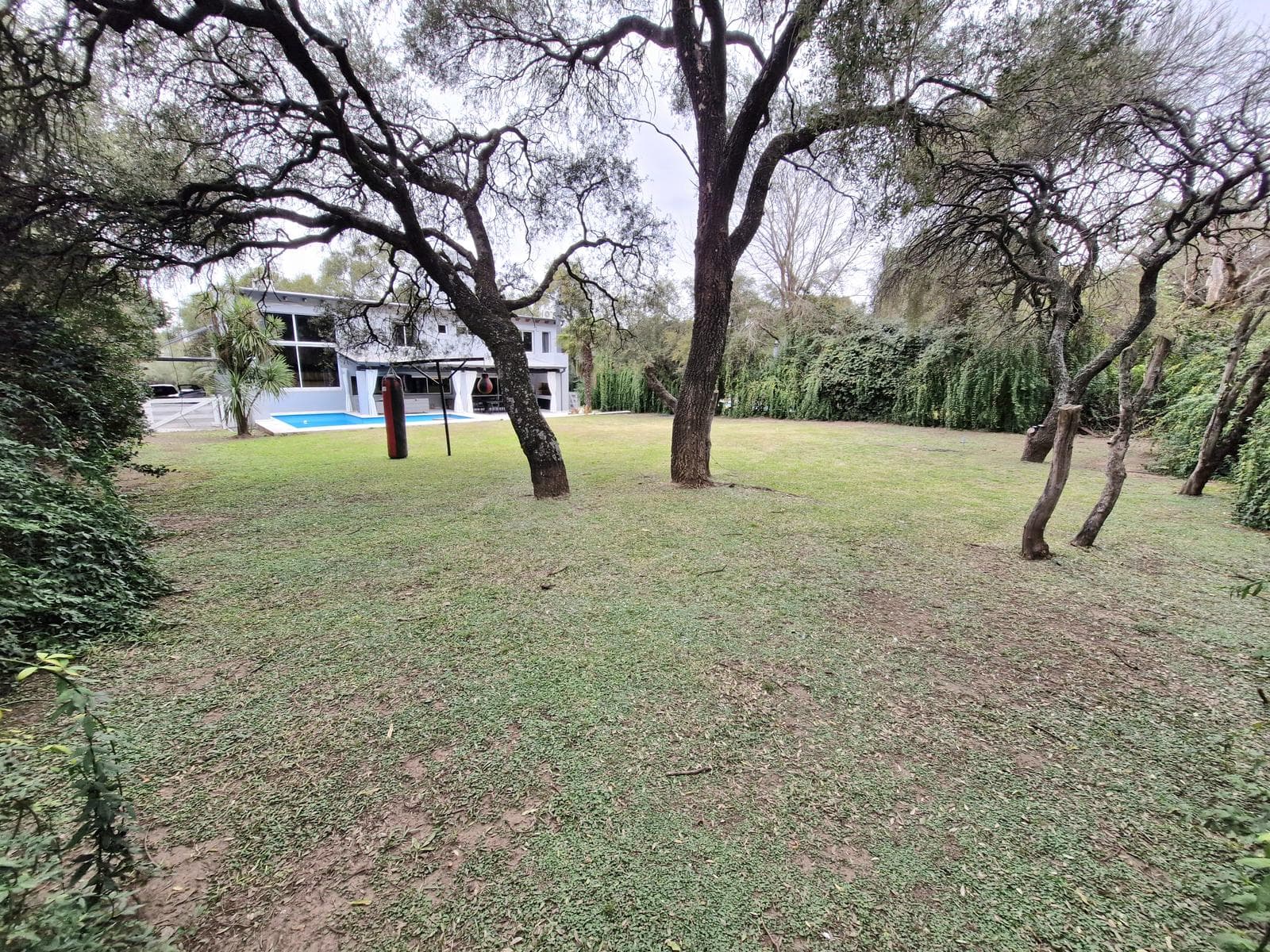 LOMAS DE LA CAROLINA - HOUSE FOR SALE - 391 M2 INDOOR AREA / 1,500 TERR