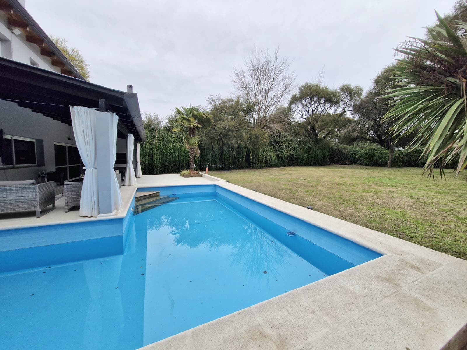 LOMAS DE LA CAROLINA - HOUSE FOR SALE - 391 M2 INDOOR AREA / 1,500 TERR