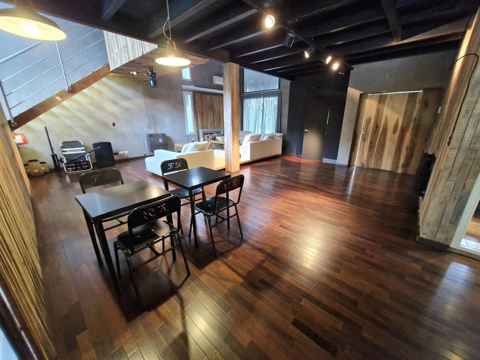LOMAS DE LA CAROLINA - HOUSE FOR SALE - 391 M2 INDOOR AREA / 1,500 TERR