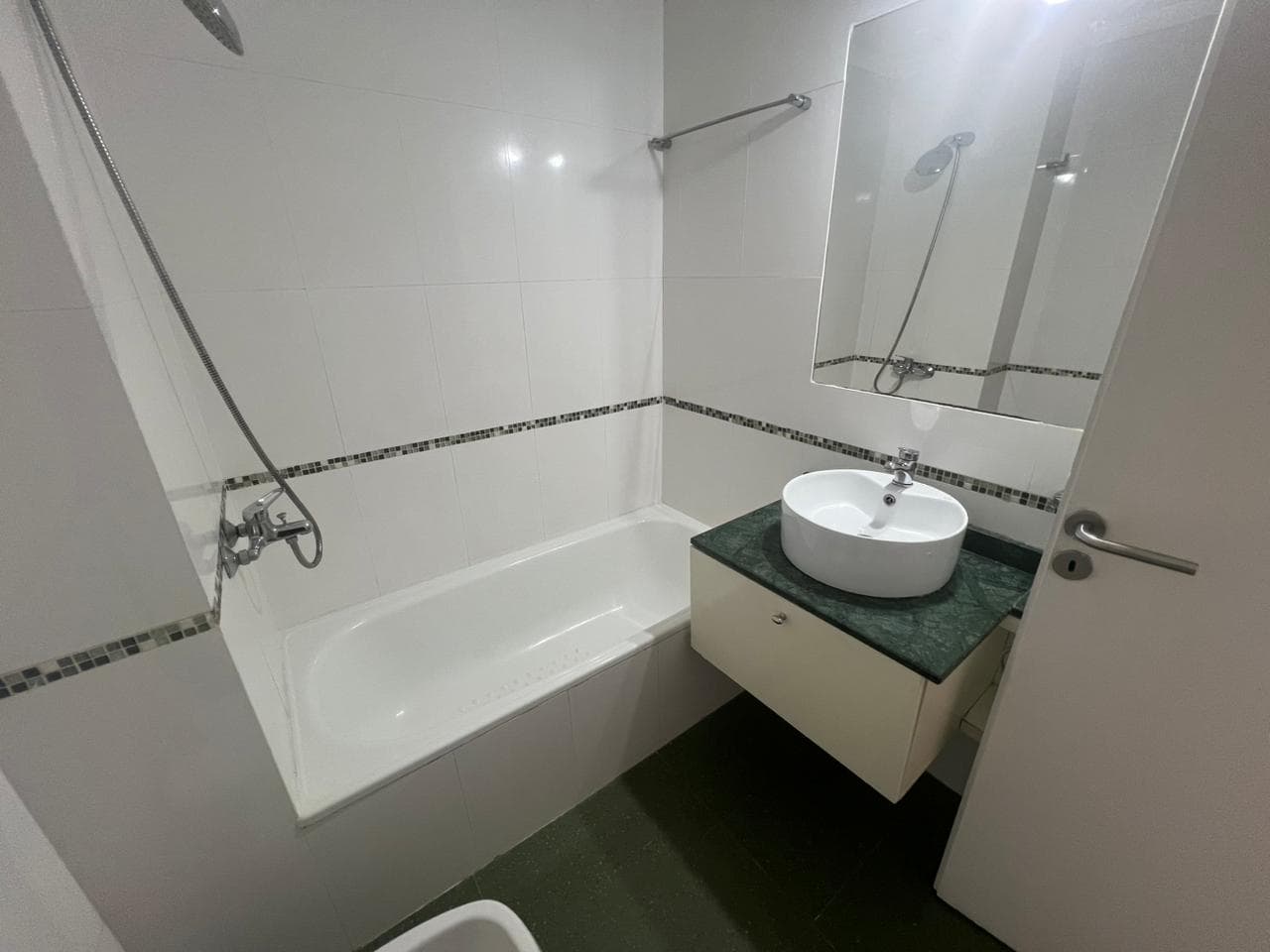 2-Bedroom Apartment with a Balcony in Villa del Parque
