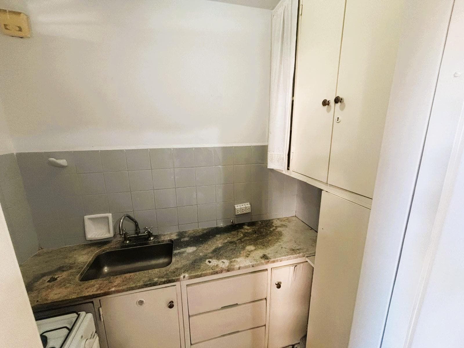 1-Bedroom Apartment for Sale in the Martin Neighborhood