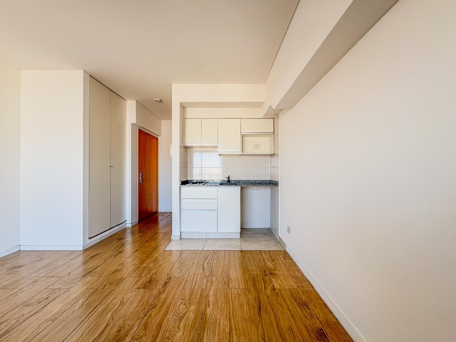 Studio Apartment for Sale with Balcony and Pool, Agüero and Córdoba, Recoleta.