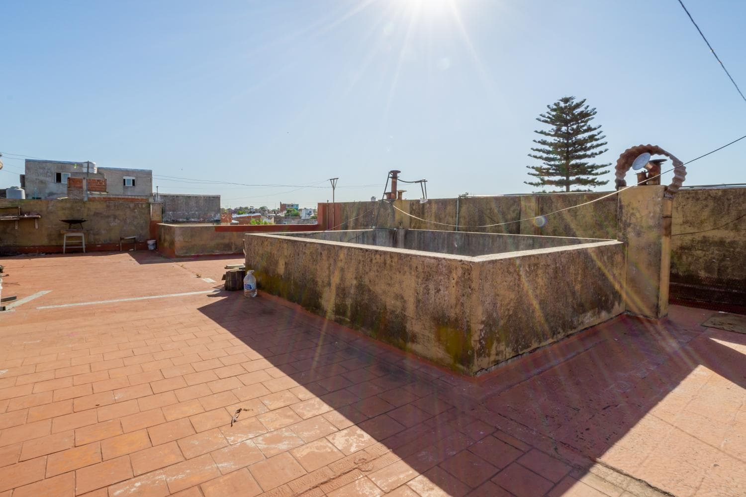 Condo for sale in La Tablada, in need of renovation, with no maintenance fees