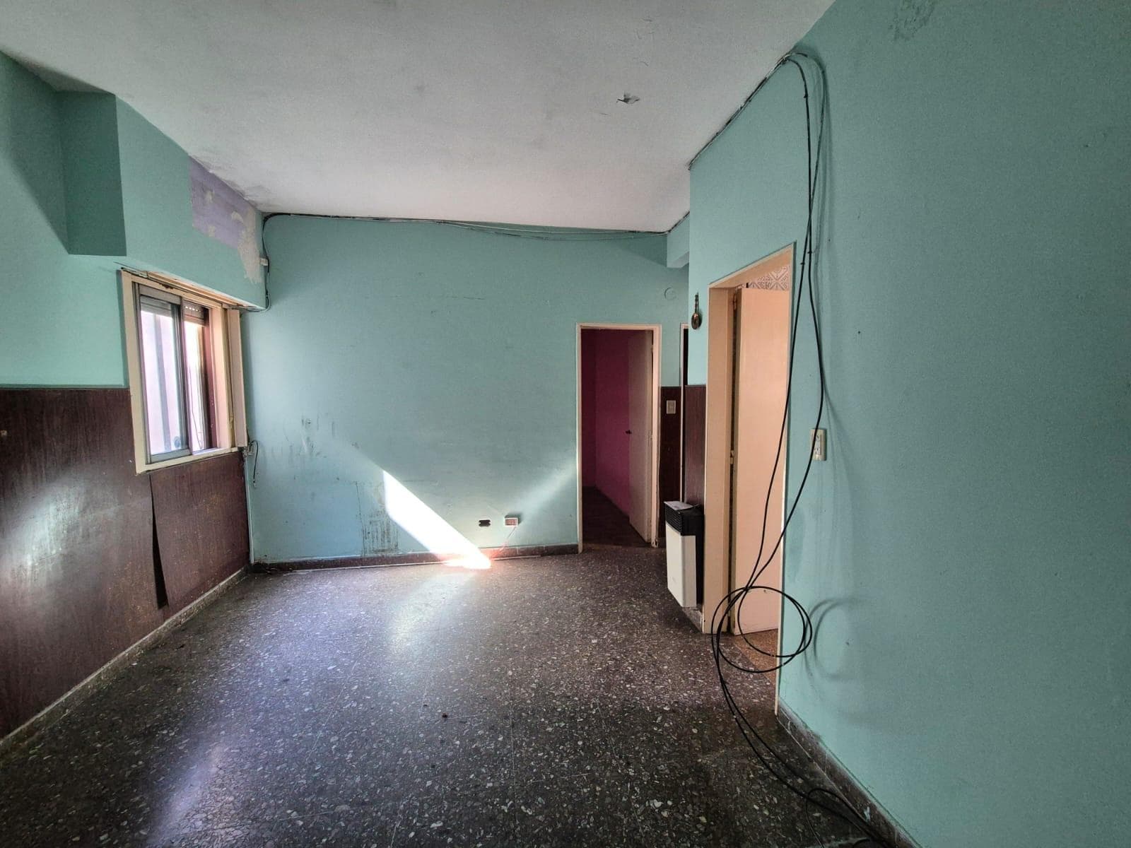 Condo for sale in La Tablada, in need of renovation, with no maintenance fees