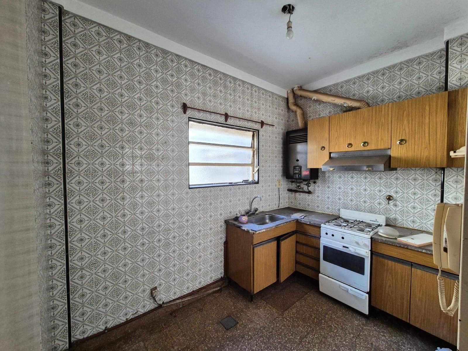 Condo for sale in La Tablada, in need of renovation, with no maintenance fees