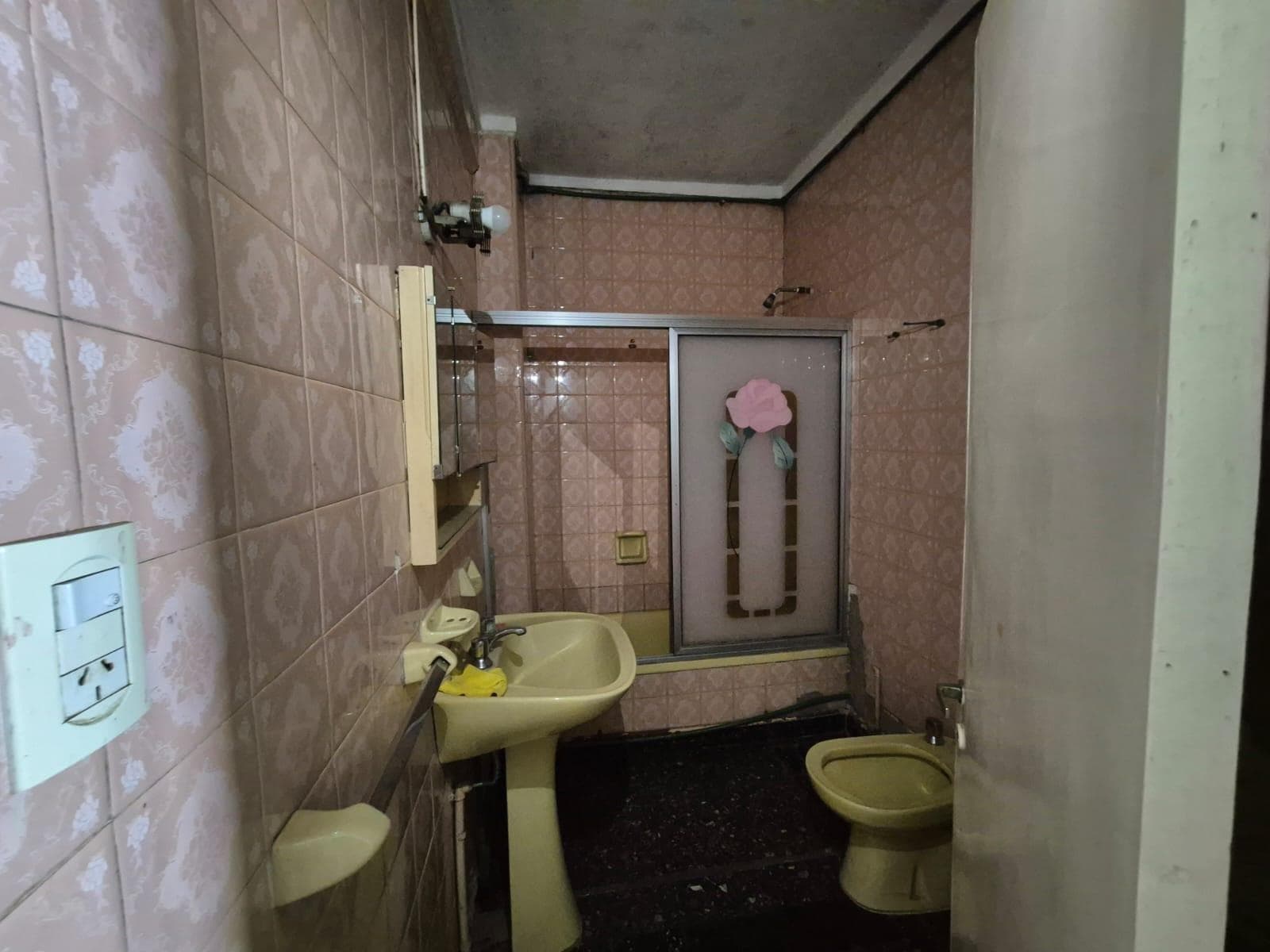 Condo for sale in La Tablada, in need of renovation, with no maintenance fees