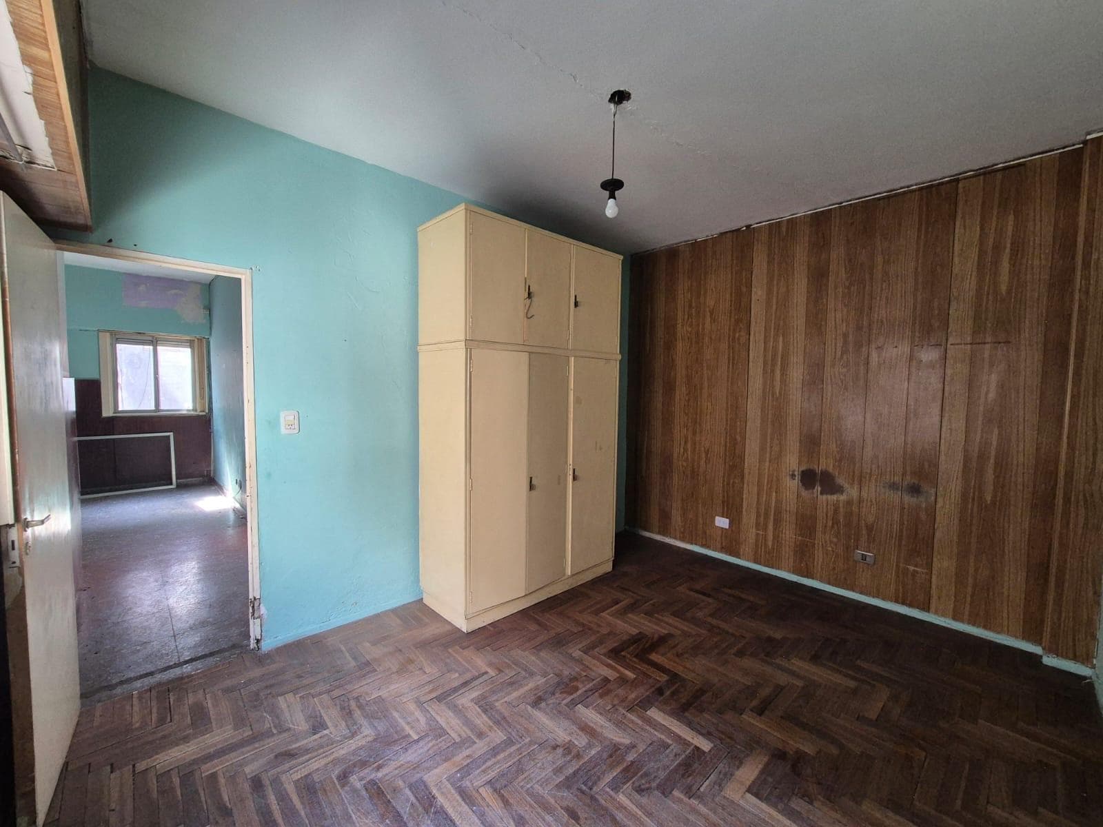 Condo for sale in La Tablada, in need of renovation, with no maintenance fees
