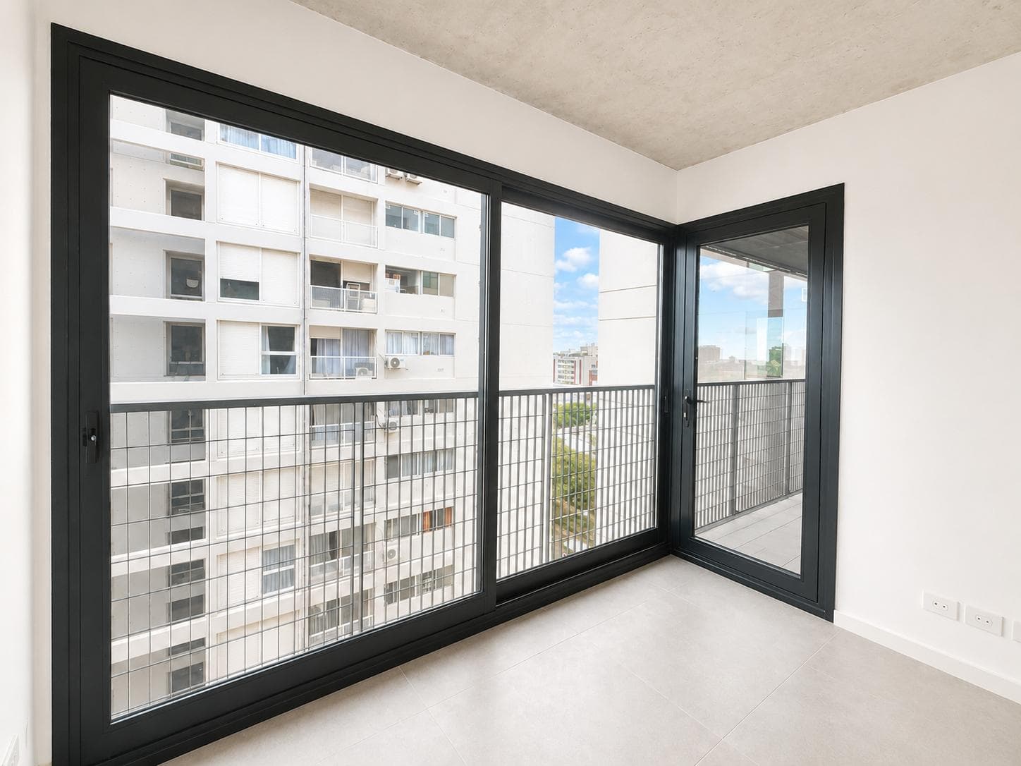 APARTMENT | FOR SALE | 3 ROOMS | BRAND-NEW | FULL AMENITIES | OLIVOS