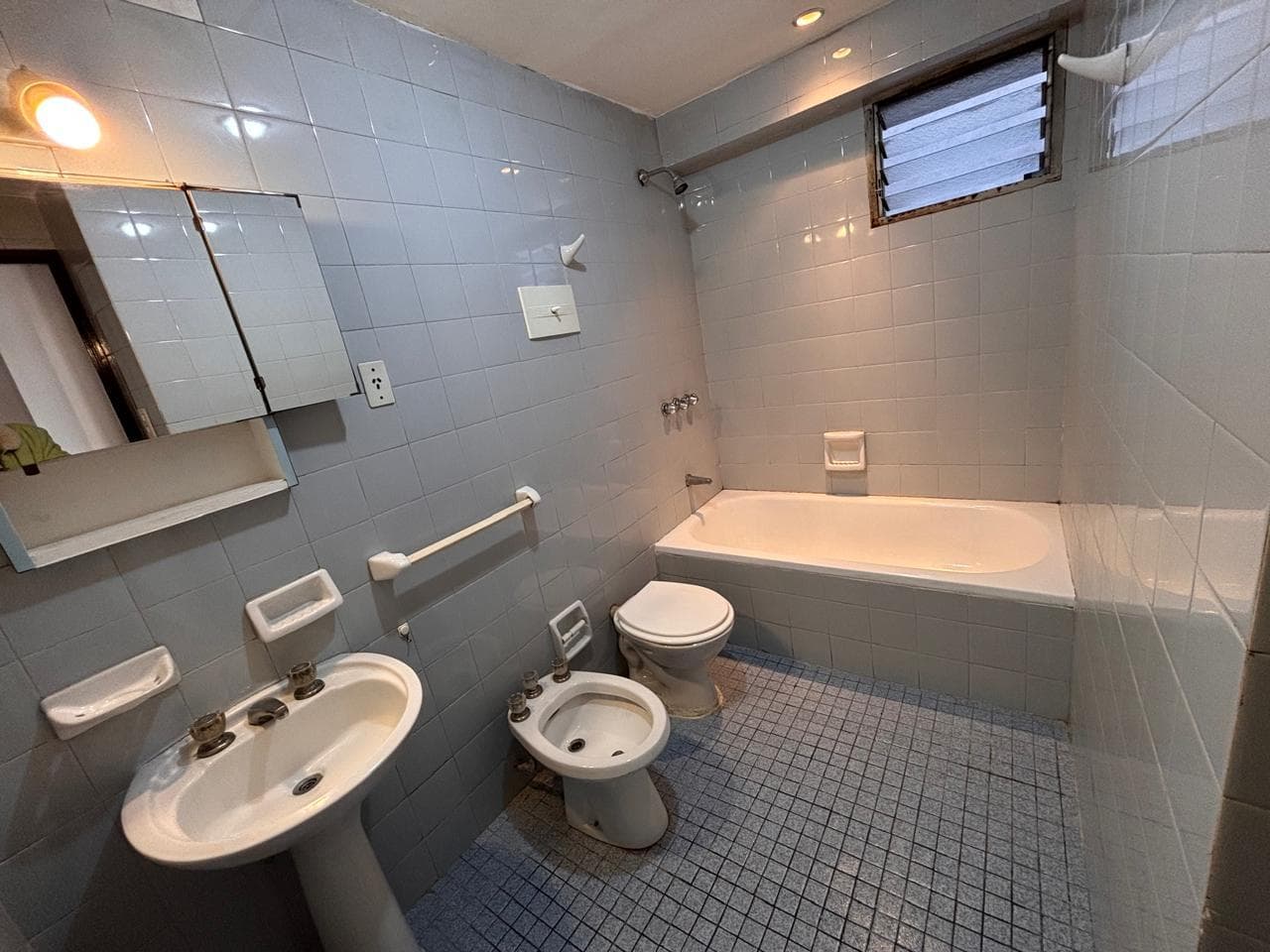 1-Bedroom Apartment - Excellent Central Location
