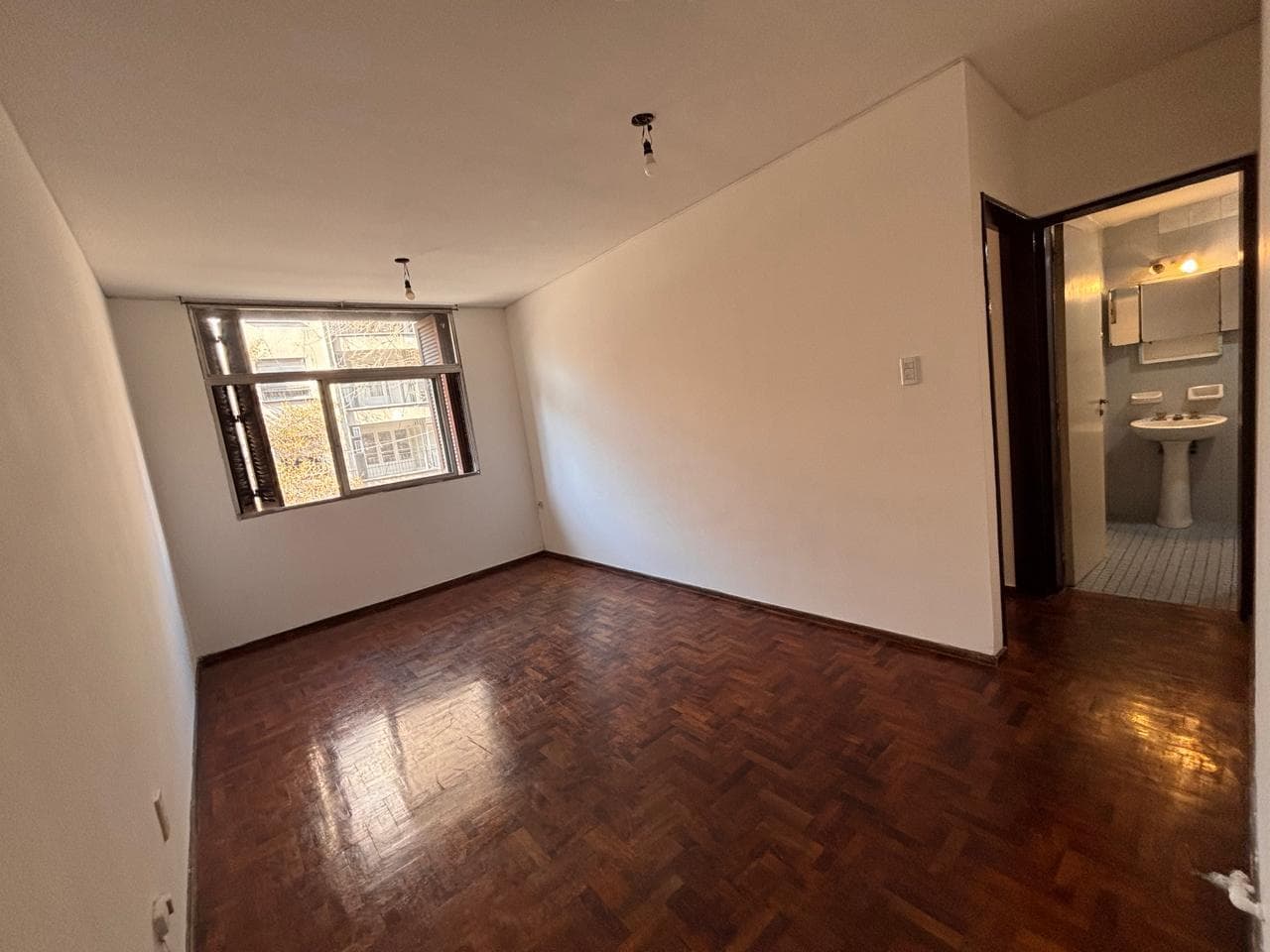 1-Bedroom Apartment - Excellent Central Location