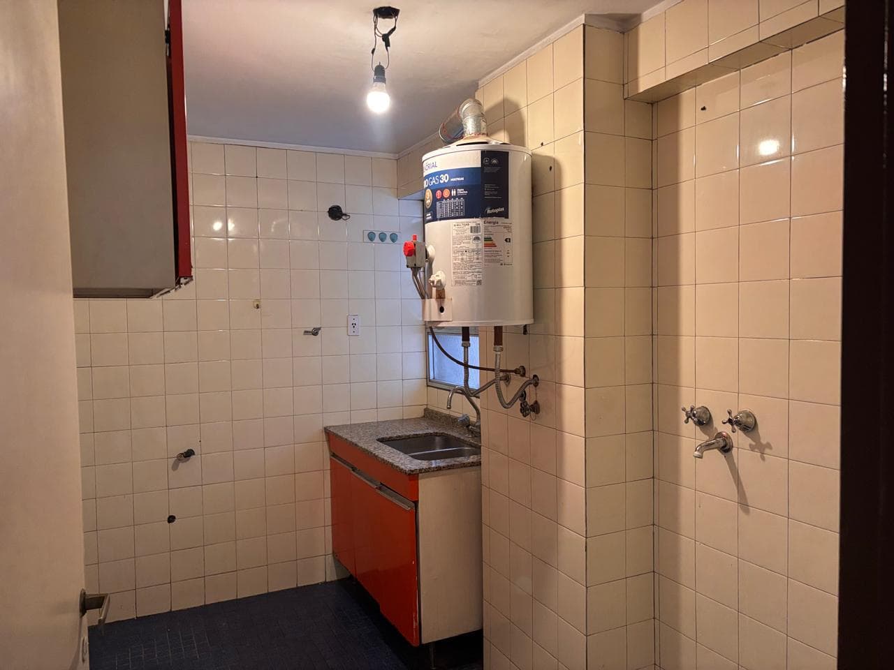 1-Bedroom Apartment - Excellent Central Location