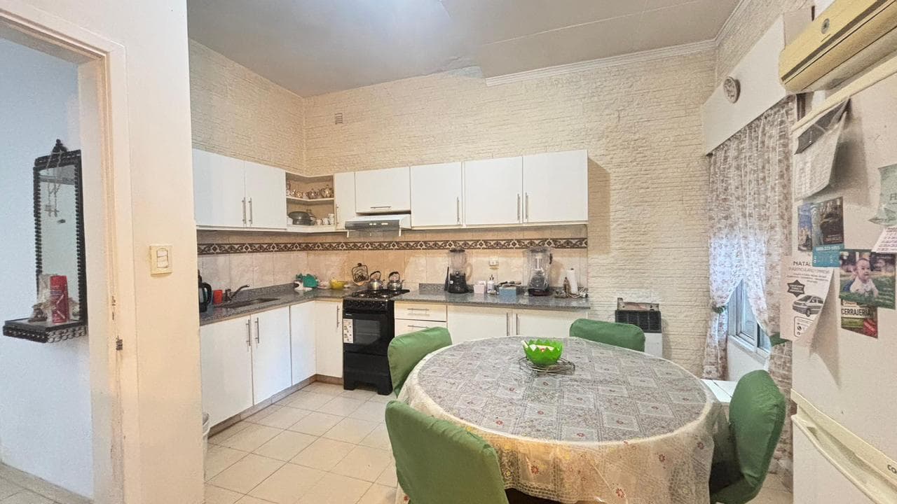 Venta casa 3 amb con cochera en Muñiz