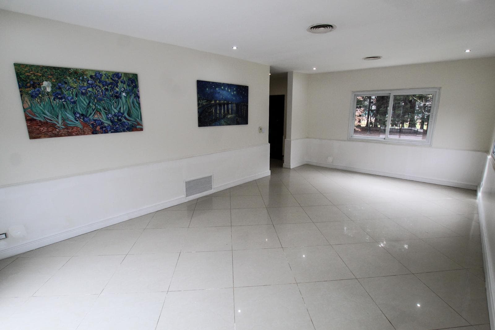 4-room house for sale on 2 floors in Solar del Bosque Canning!!! With a pool