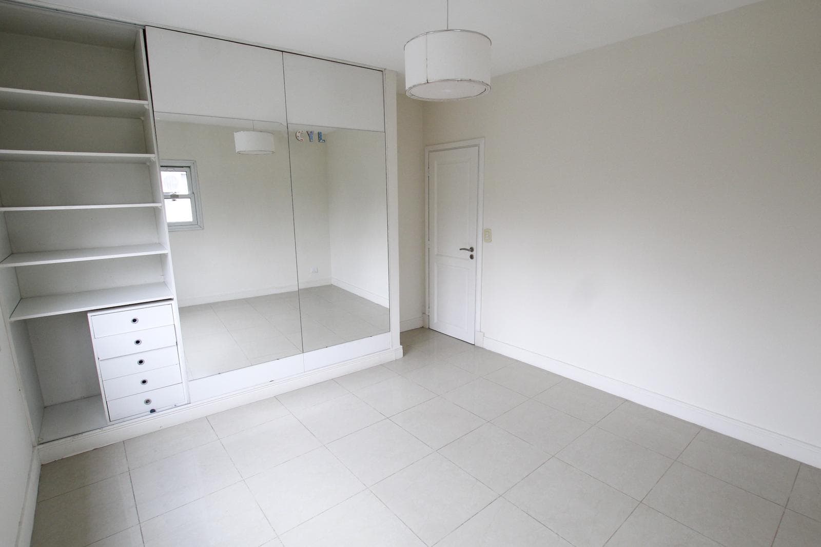 4-room house for sale on 2 floors in Solar del Bosque Canning!!! With a pool