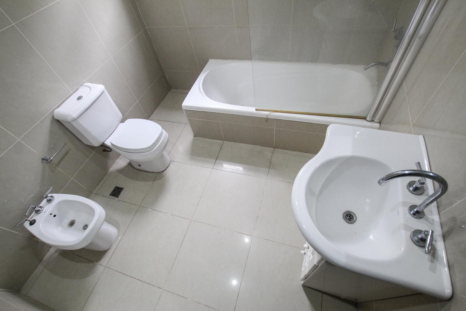 4-room house for sale on 2 floors in Solar del Bosque Canning!!! With a pool