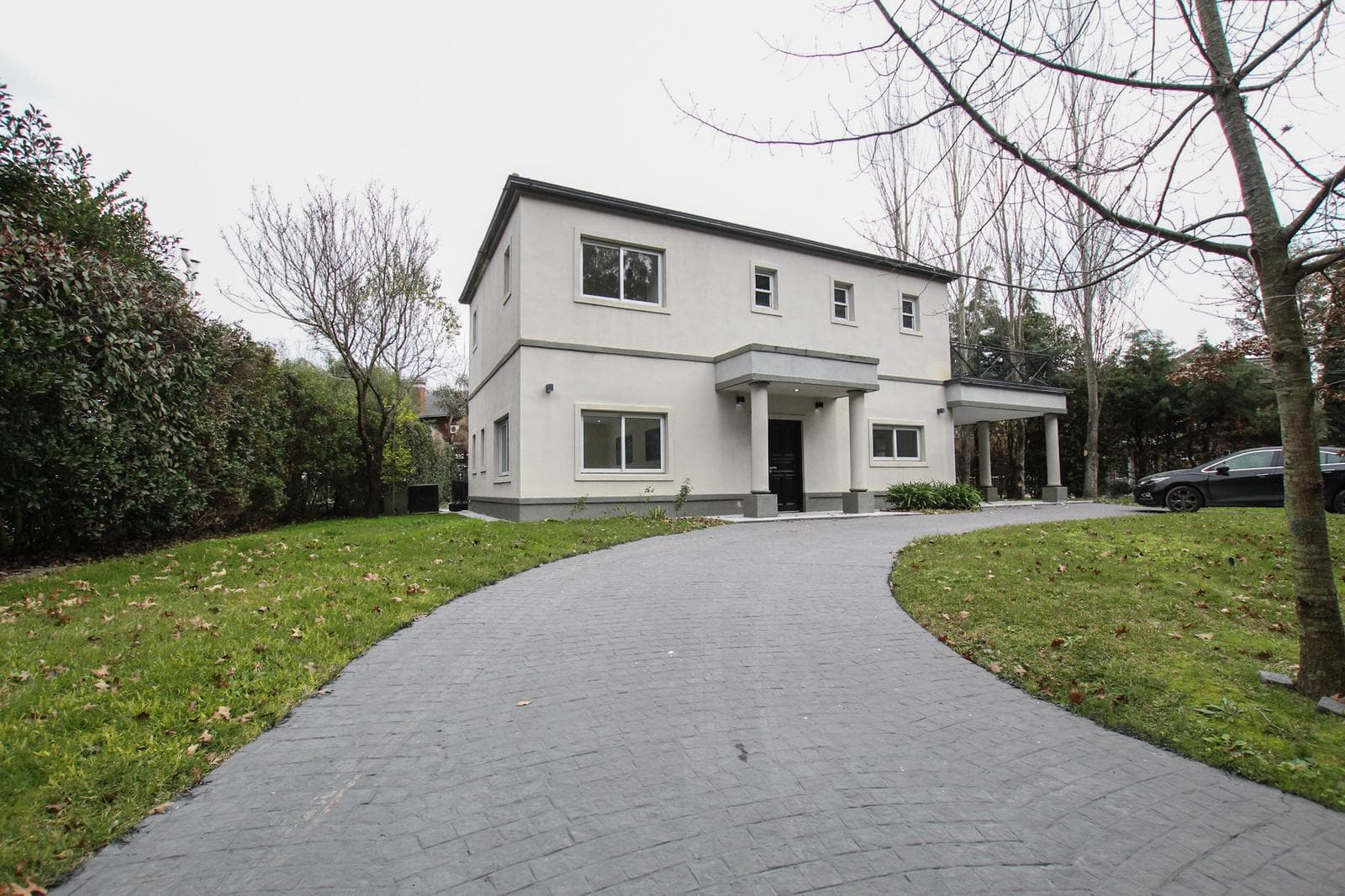 4-room house for sale on 2 floors in Solar del Bosque Canning!!! With a pool