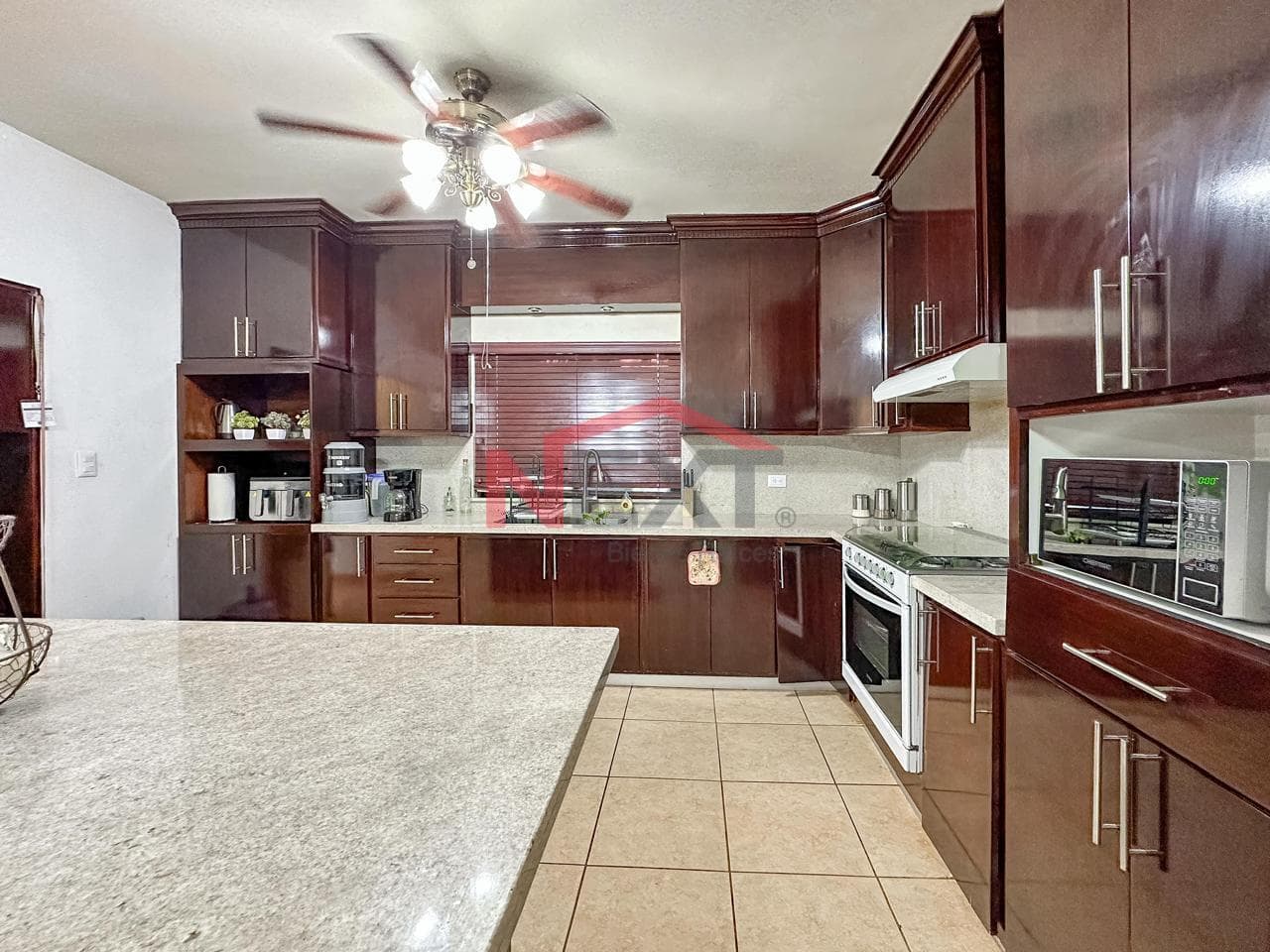 HOUSE FOR SALE IN THE NORTH IN CERRADA DE LA CAPILLA