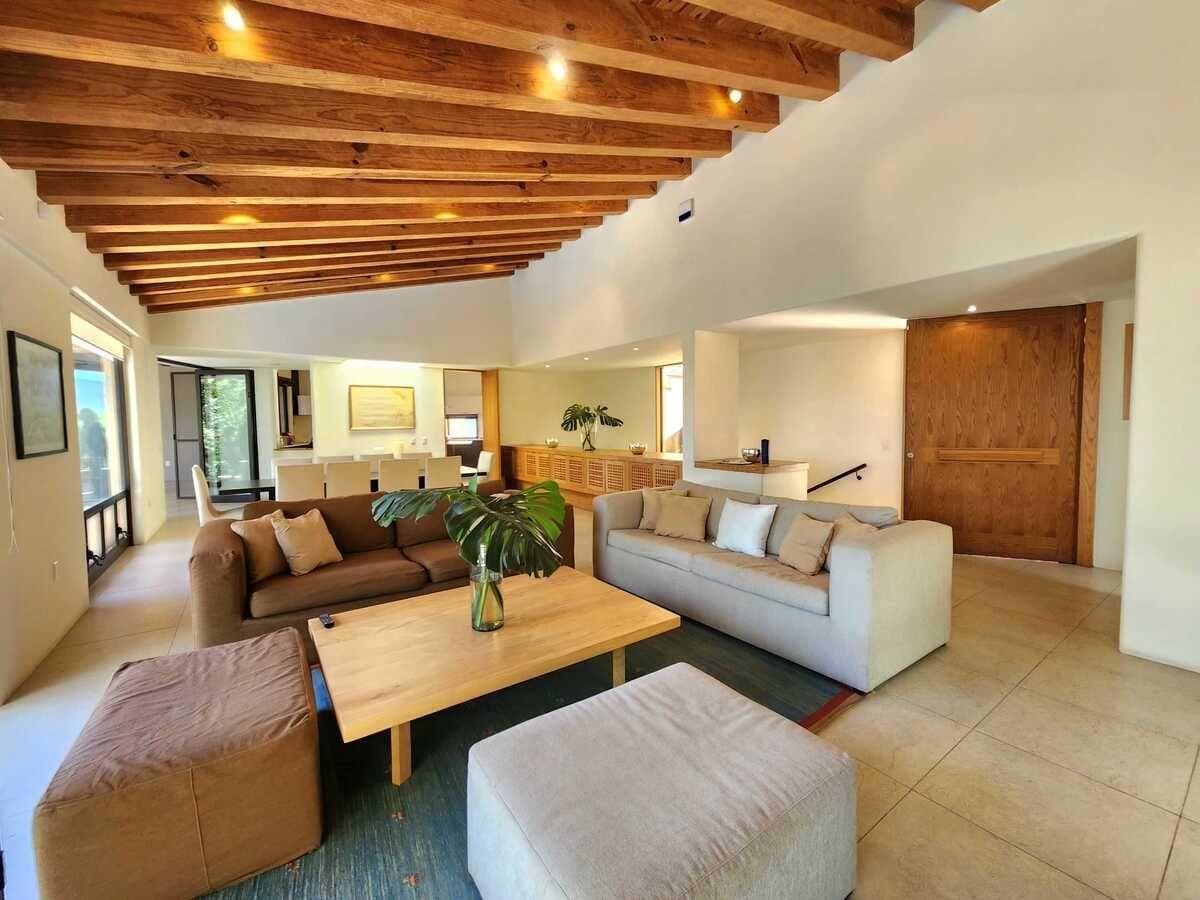 House for Sale in a Condominium Complex in Valle de Bravo
