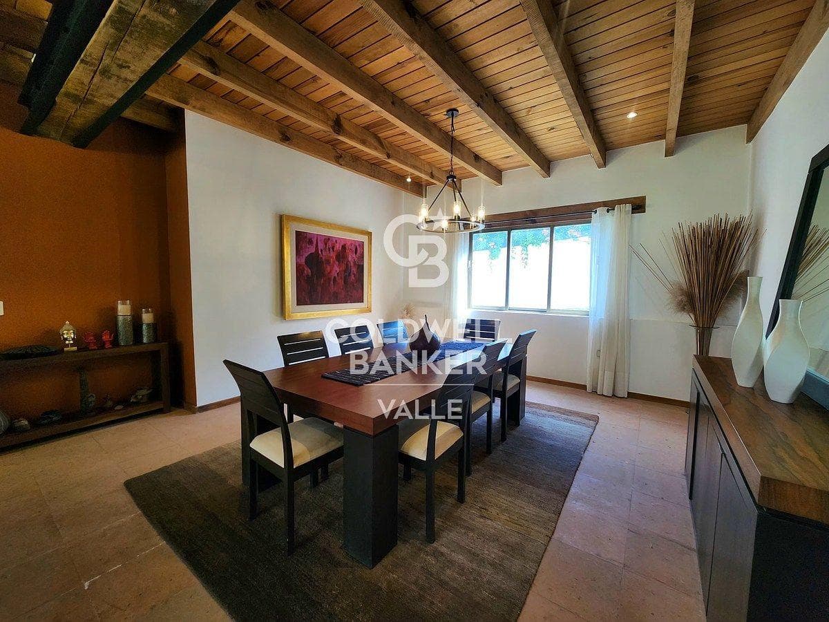 HOUSE FOR SALE NEAR THE GOLF CLUB, AVÁNDARO