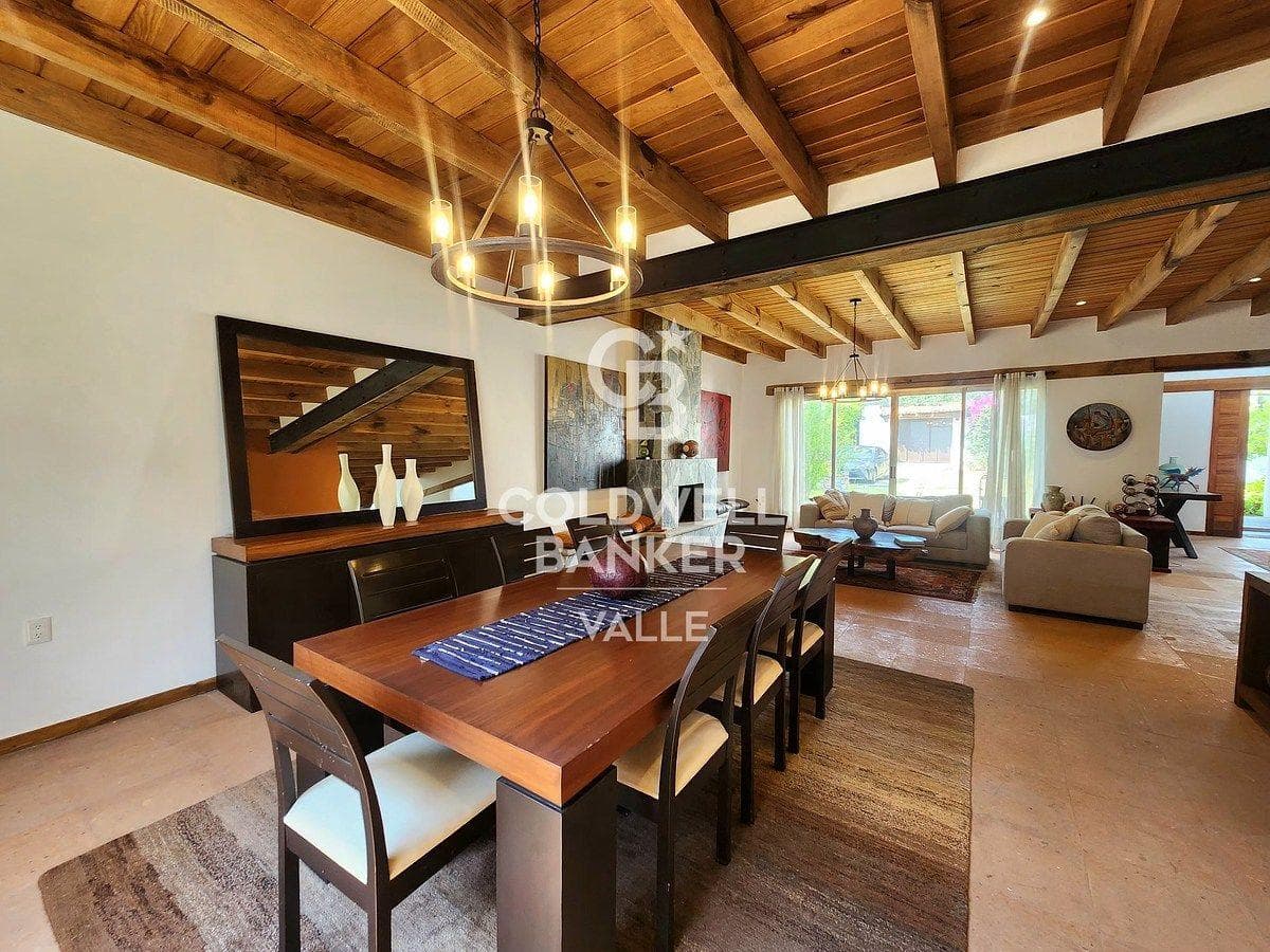 HOUSE FOR SALE NEAR THE GOLF CLUB, AVÁNDARO