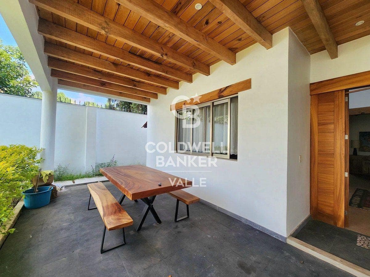 HOUSE FOR SALE NEAR THE GOLF CLUB, AVÁNDARO