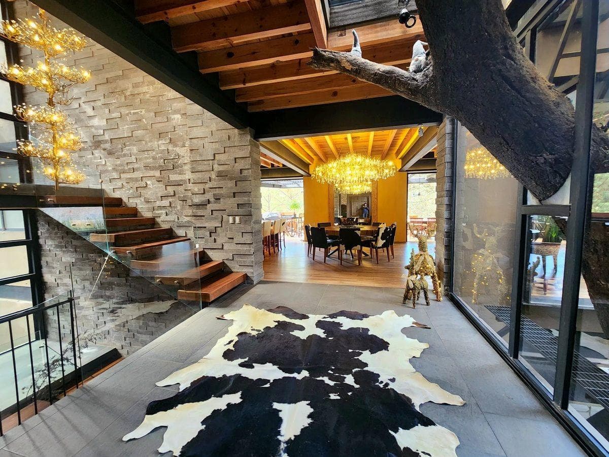EXCLUSIVE HOME FOR SALE IN AVANDARO