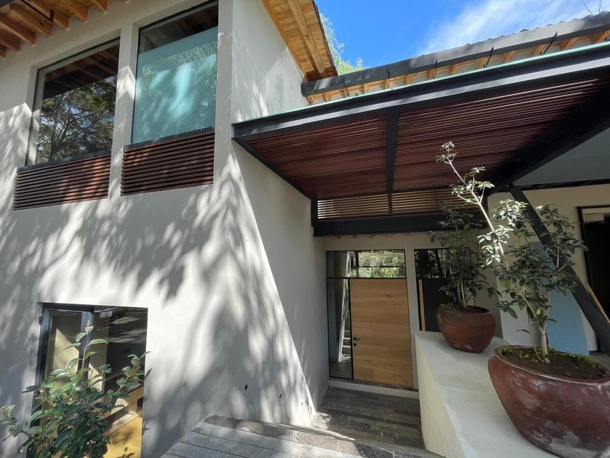 HOUSE FOR SALE IN VALLE DE BRAVO