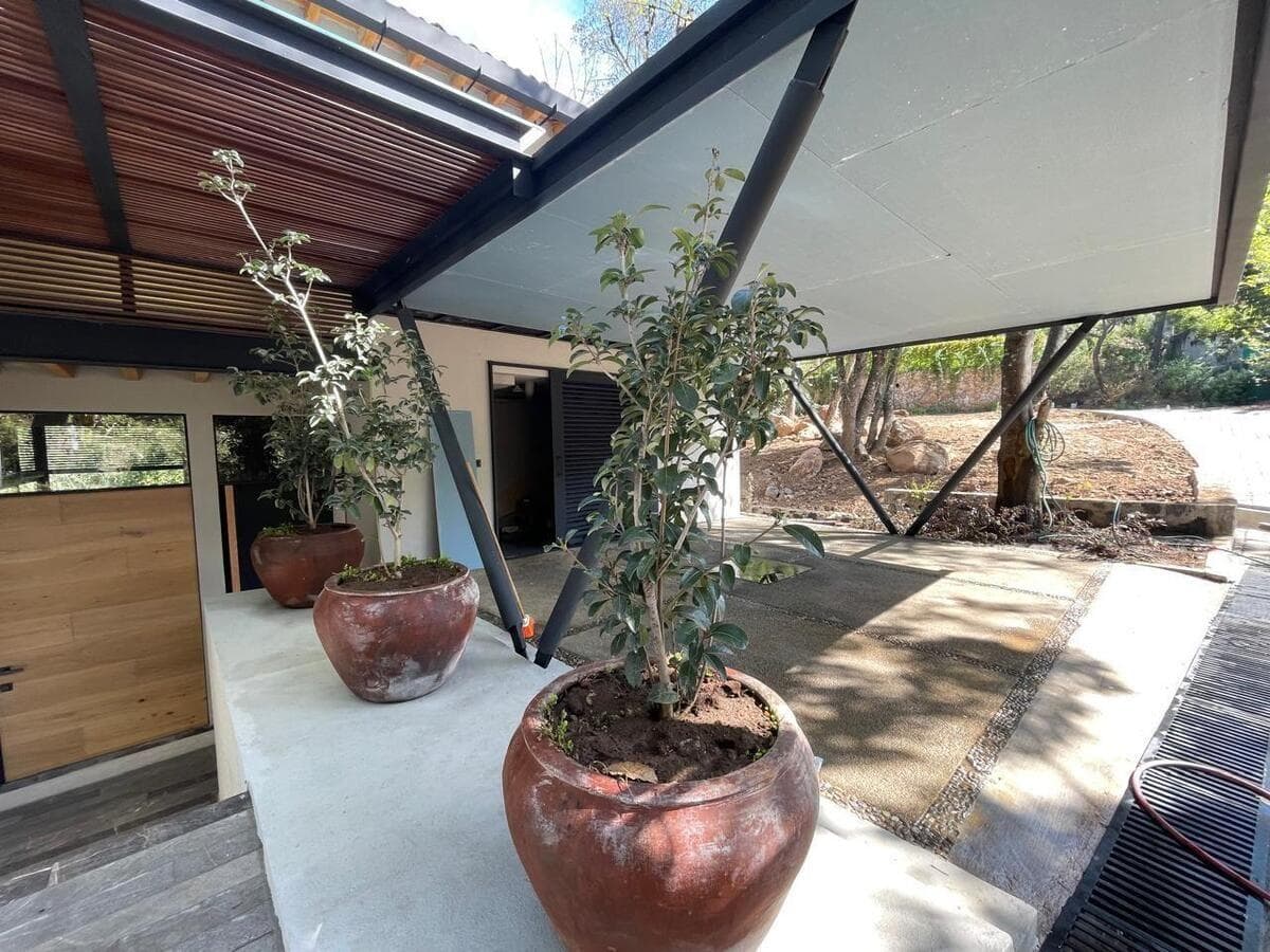 HOUSE FOR SALE IN VALLE DE BRAVO