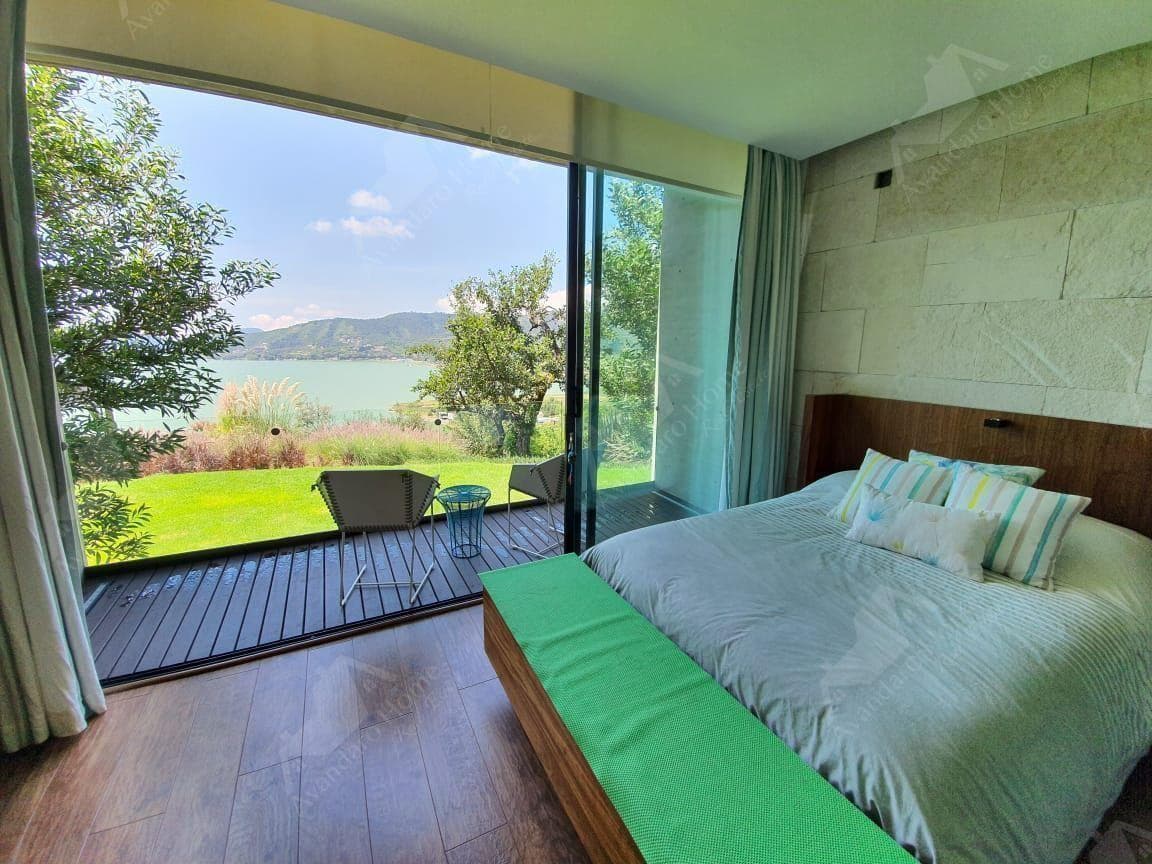 HOUSE FOR SALE AND RENT WITH A LAKE VIEW IN VALLE DE BRAVO