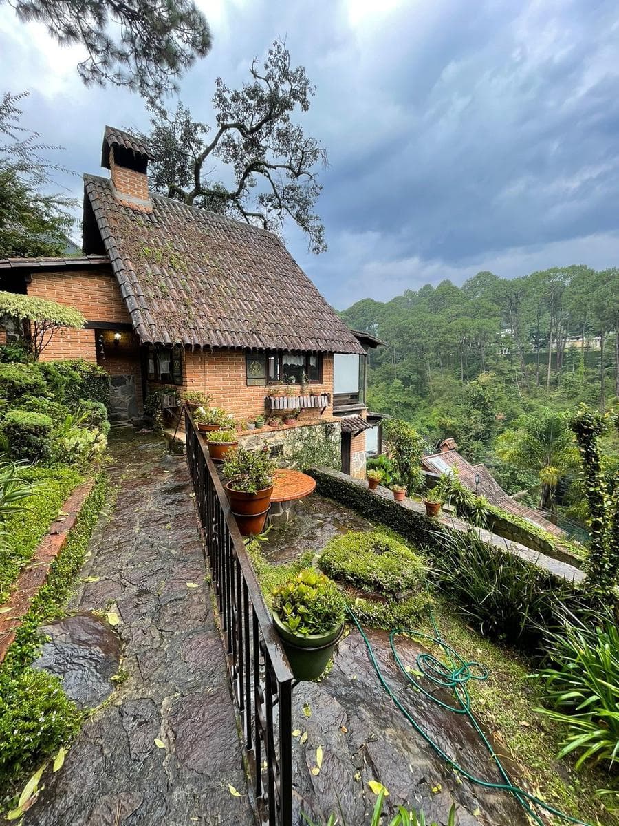 HOUSE FOR SALE, AVANDARO, VALLE DE BRAVO