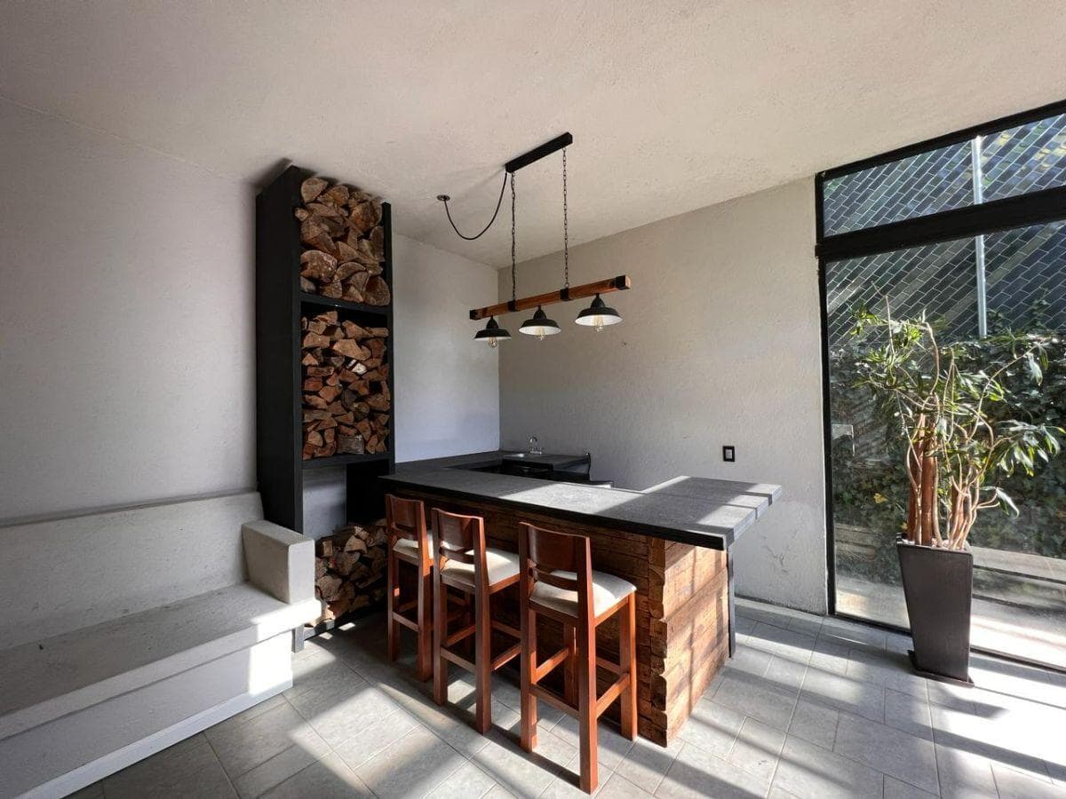 HOUSE FOR RENT, CERRO COLORADO.