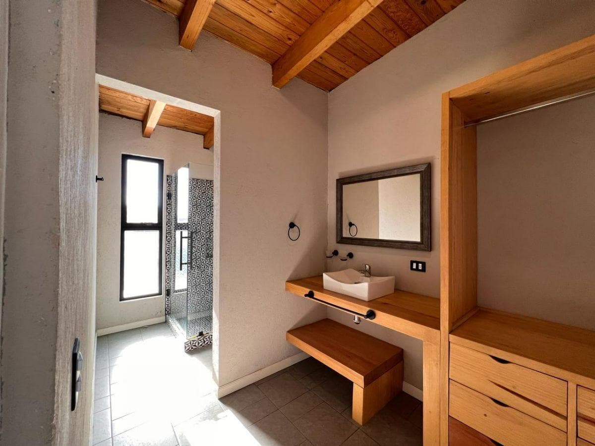 HOUSE FOR RENT, CERRO COLORADO.