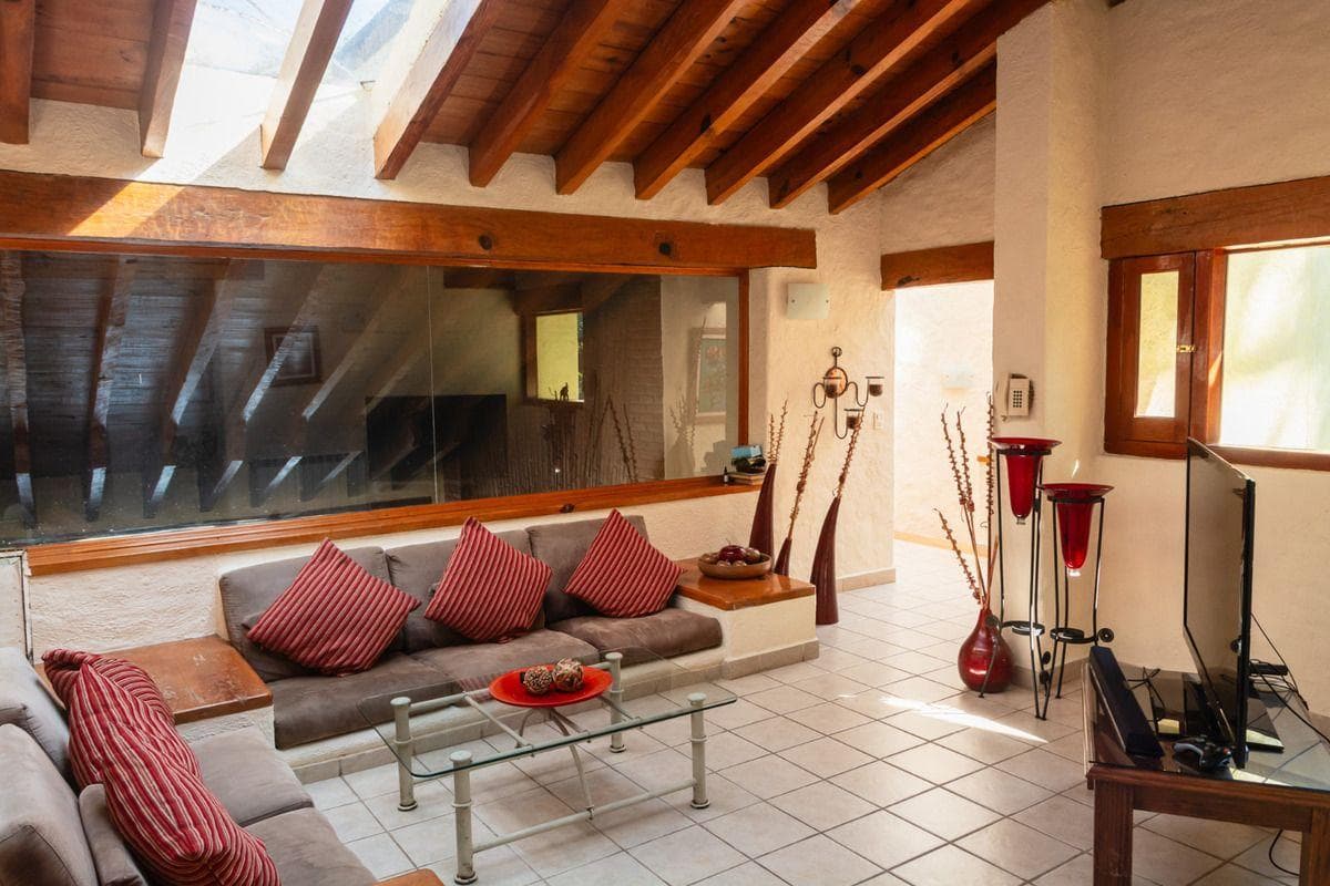 HOUSE FOR SALE IN AVÁNDARO, VALLE DE BRAVO