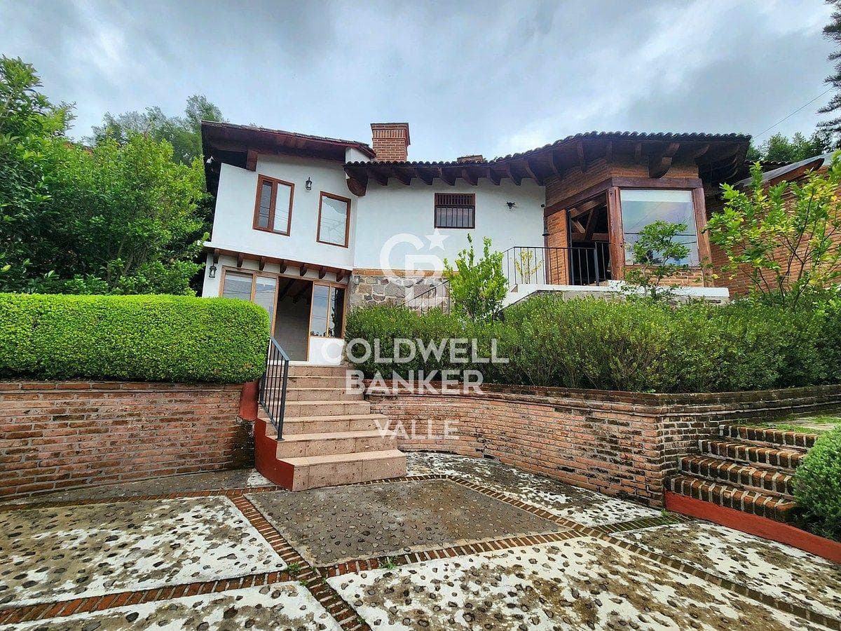 House for Sale Within the Avándaro Golf Club