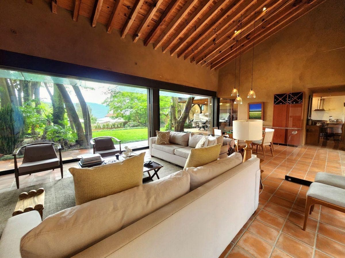 HOUSE FOR SALE, VALLE DE BRAVO