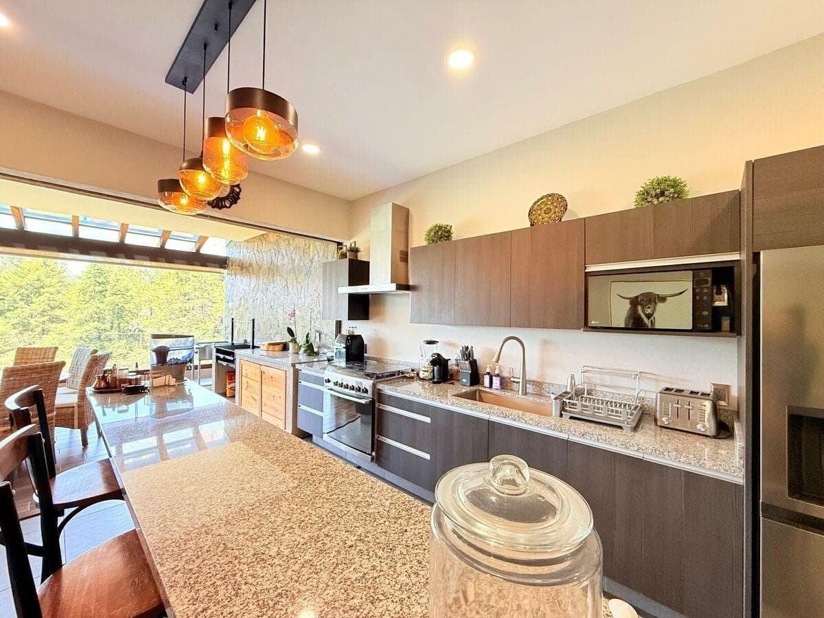 House for Sale in a Condominium Complex in Valle de Bravo