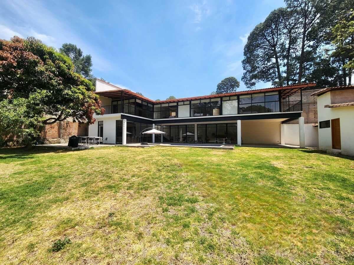 HOUSE FOR SALE IN AVÁNDARO, VALLE DE BRAVO