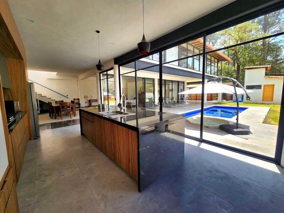 HOUSE FOR SALE IN AVÁNDARO, VALLE DE BRAVO