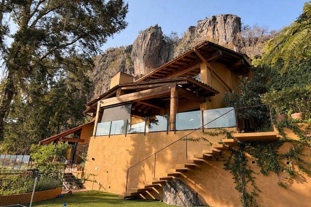 LAKE-VIEW HOUSE FOR RENT IN VALLE DE BRAVO