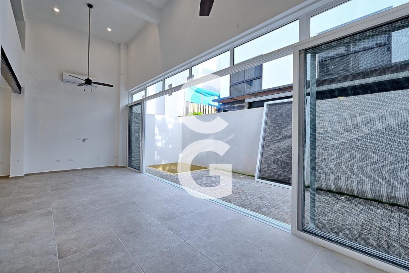 House for Sale and Rent in Cancún in the Vía Cumbres Residential Complex with a Pool and Garden