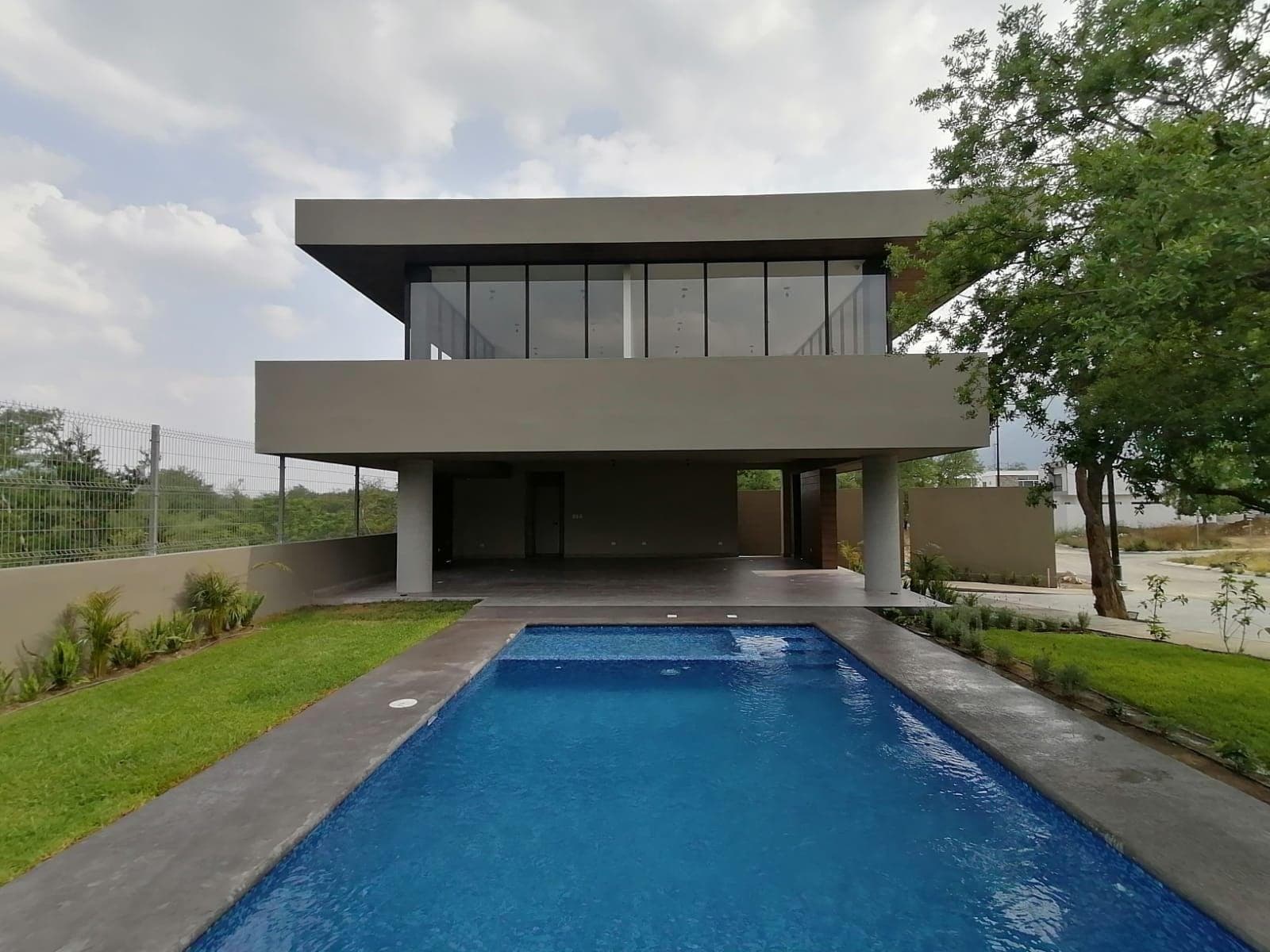 281-square-meter House for SALE in the Altares Residencial Subdivision - NATIONAL HIGHWAY in Santiago
