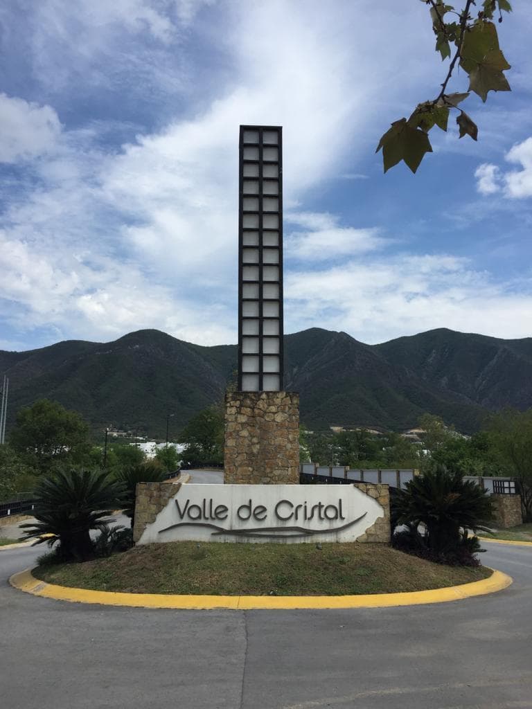 FOR SALE: House in the VALLE DE CRISTAL Subdivision in Monterrey - NATIONAL HIGHWAY Area - 4 Bedrooms
