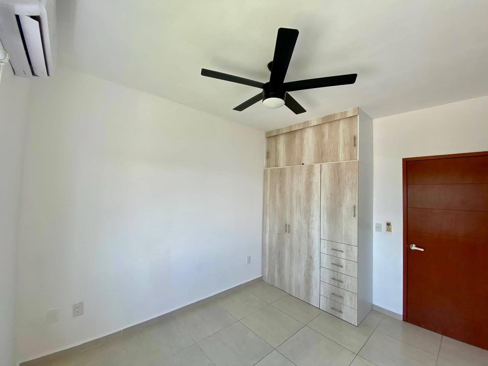 MADEROS RESIDENCIAL House