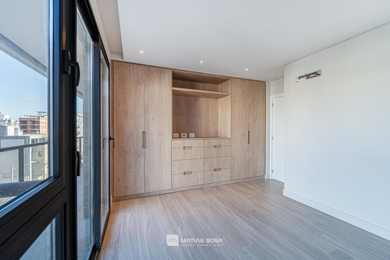 For Sale - Apartment in Guemes - Financing Available - Category - 3-room apartment