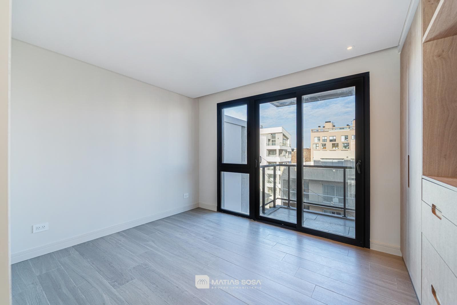 For Sale - Apartment in Guemes - Financing Available - Category - 3-room apartment