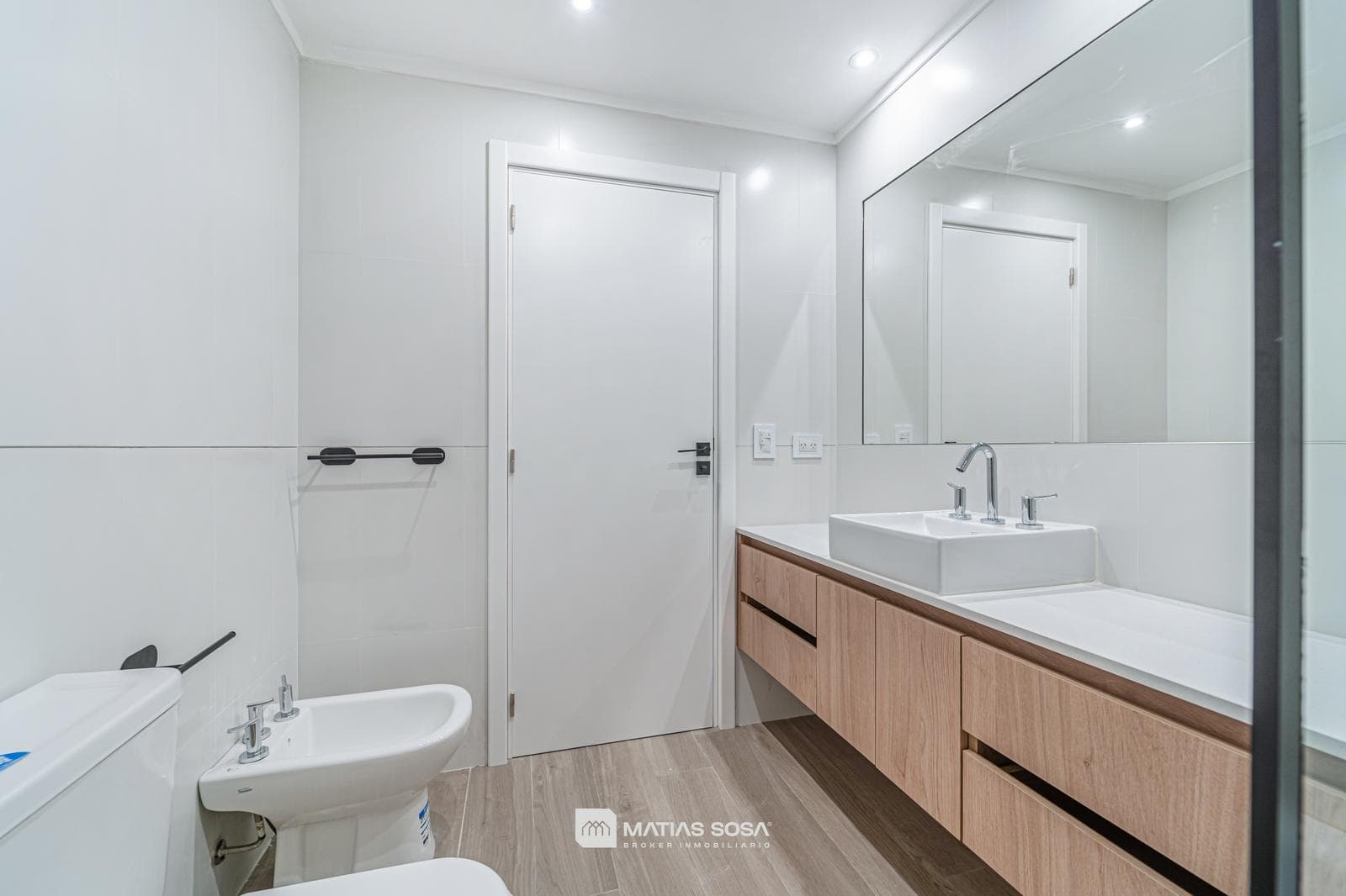For Sale - Apartment in Guemes - Financing Available - Category - 3-room apartment